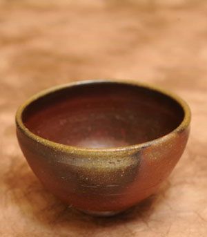 �������q